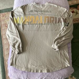 Star Wars The Mandalorian Spirit Jersey Shirt Gray Beige Large
